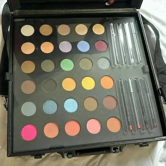 Ofra professional makeup kit case and carrying strap - Picture 4 of 6